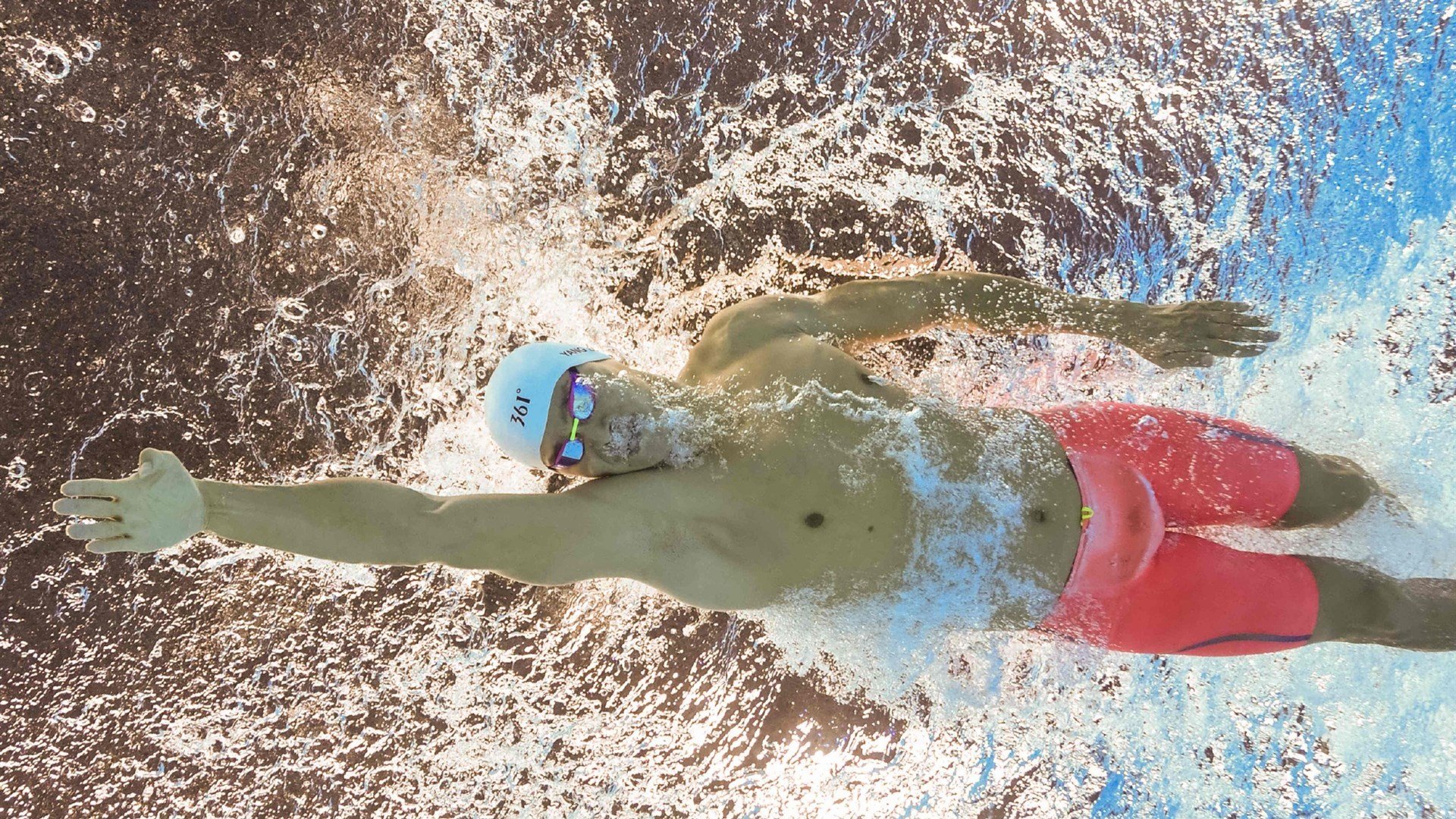 红牌与救赎，阿劳霍的欧冠半决赛之夜，一堂关于防守艺术的残酷教学